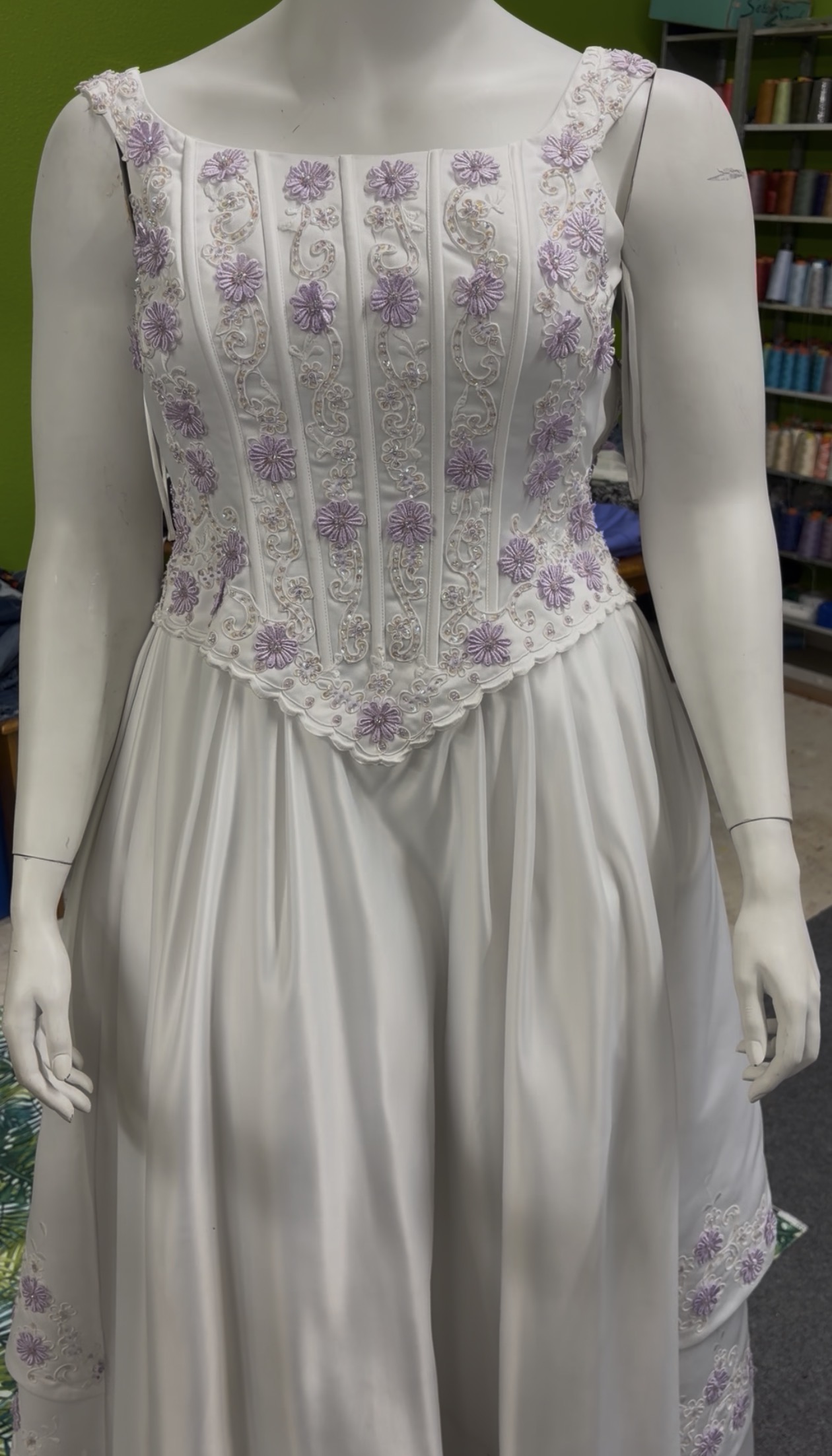 Detalle de vestido de quinceañera, diseño elegante