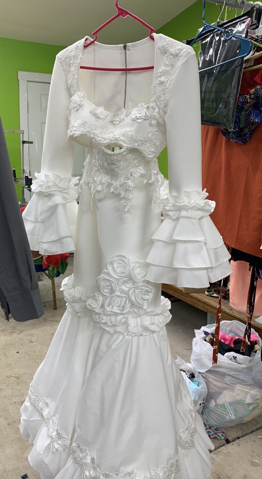 Ajustes y costura de vestido de novia